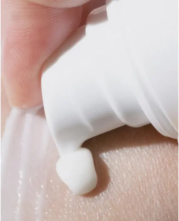 Le Célaire Calming Eye Cream with Phyto-Lipids, Wild Mango Butter, and Hyaluronic Acid for sensitive eye contour, deep hydration, and depuffing.