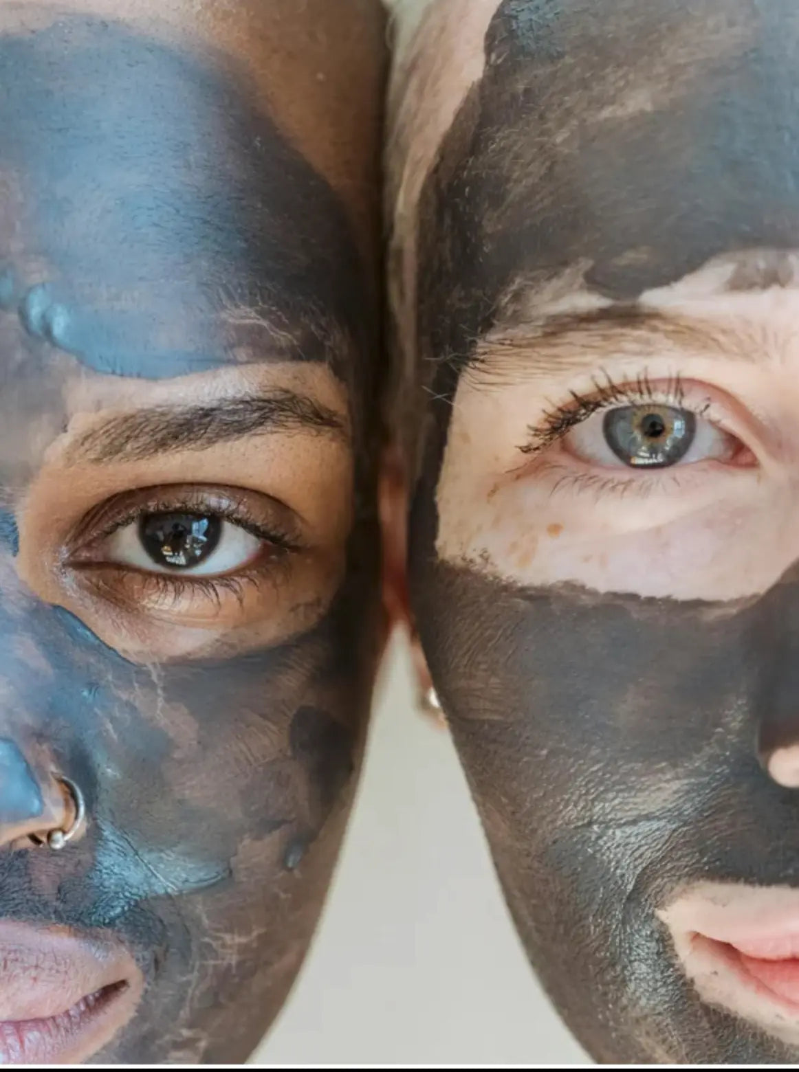 Le Célaire Clarifying Biomineral Clay Mask with White Kaolin, Green Montmorillonite, Charcoal, and Black Tea for pore tightening, blackhead clearing, and excess oil control.