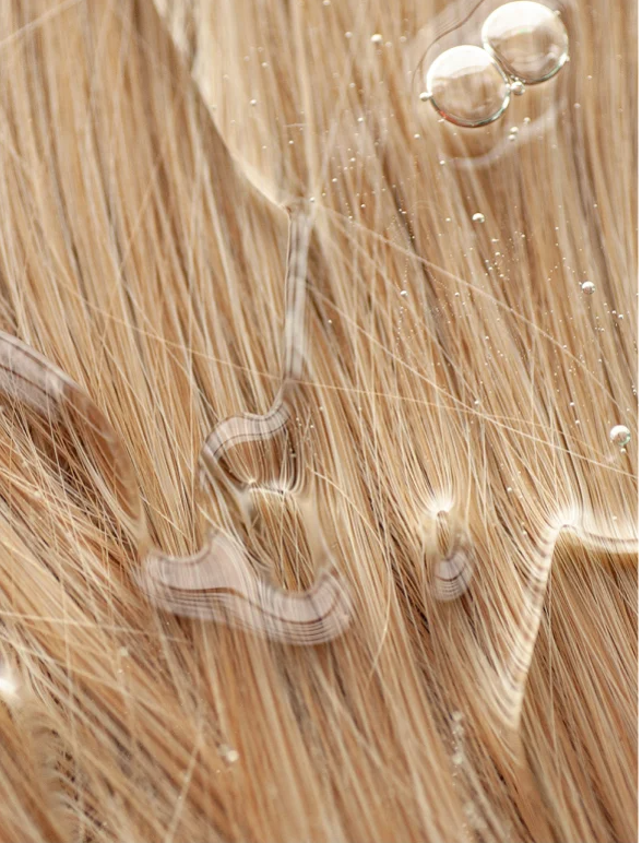 Colour Care Shampoo Peachy Grapefruit Zest on beautiful, flowing blonde hair with water droplets.